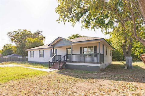 A home in Everman