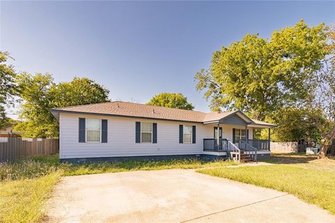 A home in Everman