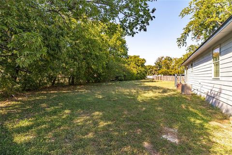 A home in Everman