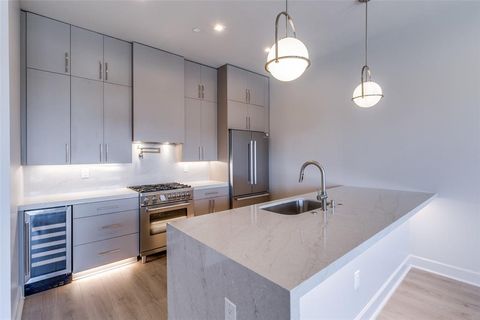 1900 S Ervay Street 310 Dallas TX 75215