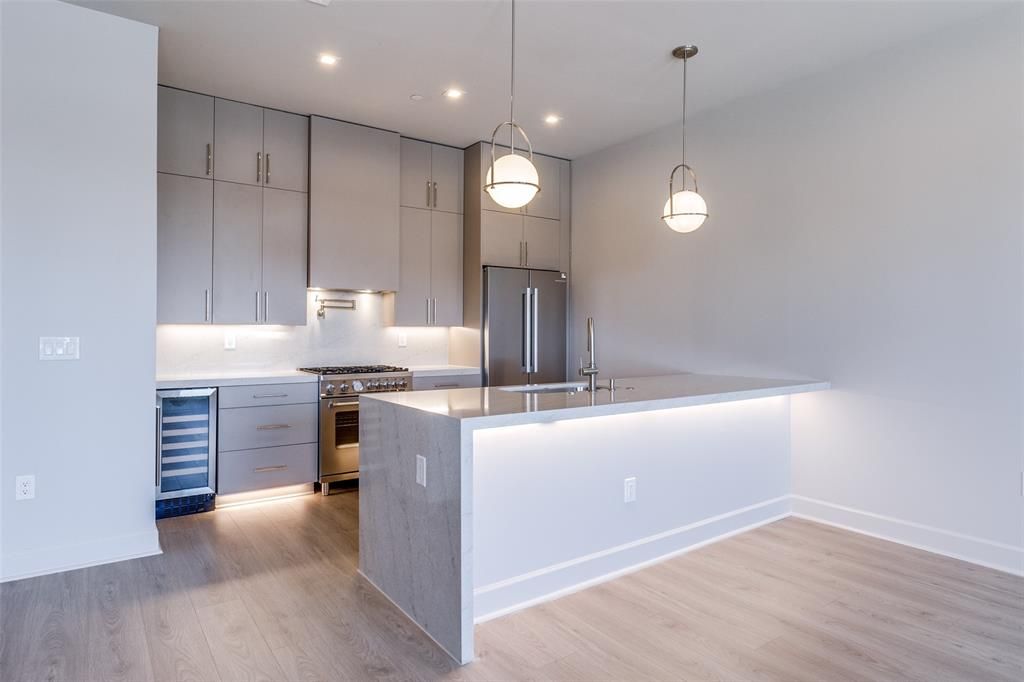 Photo of 1900 S Ervay Street #310, Dallas, TX 75215 (MLS # 21215464)