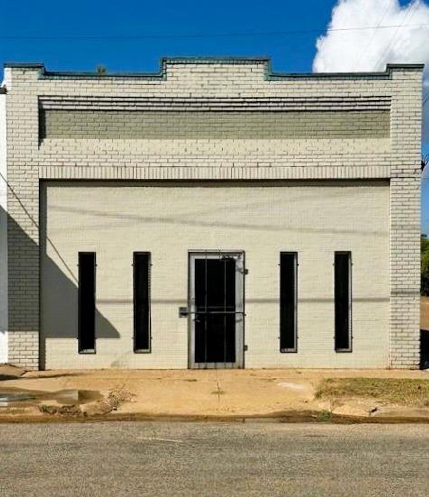 Prime Multi-Use Commercial Space Near Downtown Athens!

Unlock the potential of this 1,900 sq. ft. commercial building ideally located just minutes from downtown Athens. This versatile property offers endless possibilities, whether you’re envisioning retail, office, studio, or service-oriented use. With great visibility, convenient access, and strong local traffic, this location is perfect for your next business venture. The open layout allows for flexible configuration, and the property features a kitchenette and full bathroom for added convenience. Its proximity to the vibrant downtown district means you’re never far from restaurants, shops, and community activity. Bring your ideas!!! The possibilities are wide open! owner financing may be considered.