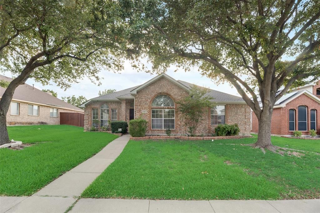 Photo of 2307 Stratford Drive, Mesquite, TX 75150 (MLS # 21092010)