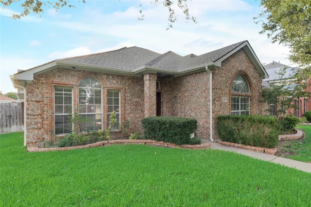 Photo of 2307 Stratford Drive, Mesquite, TX 75150 (MLS # 21092010)