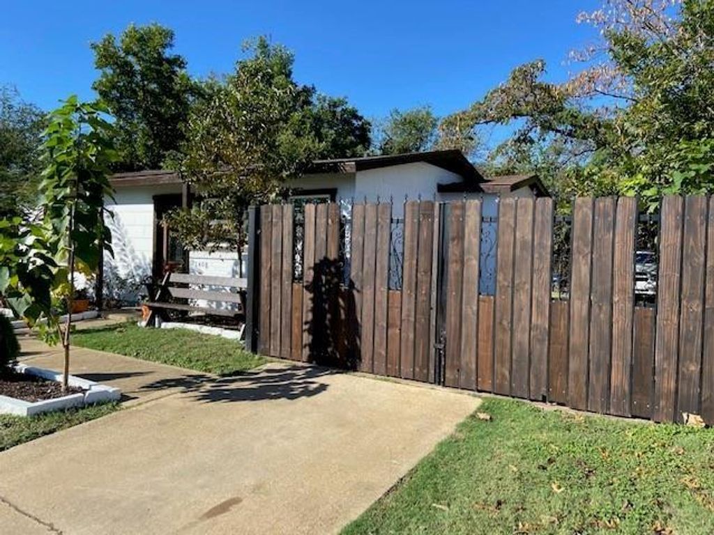 Photo of 2408 Cass Street, Fort Worth, TX 76112 (MLS # 21215267)