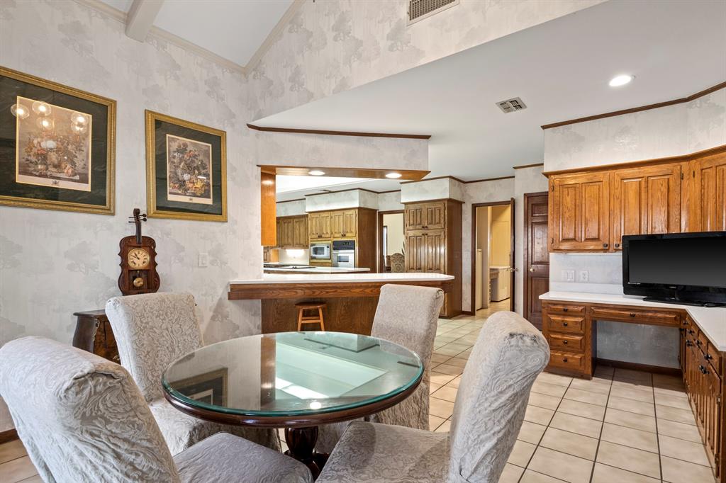 COUNTRY CLUB ESTATES - Residential