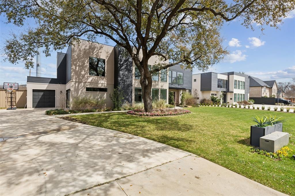 6441 Royalton Drive