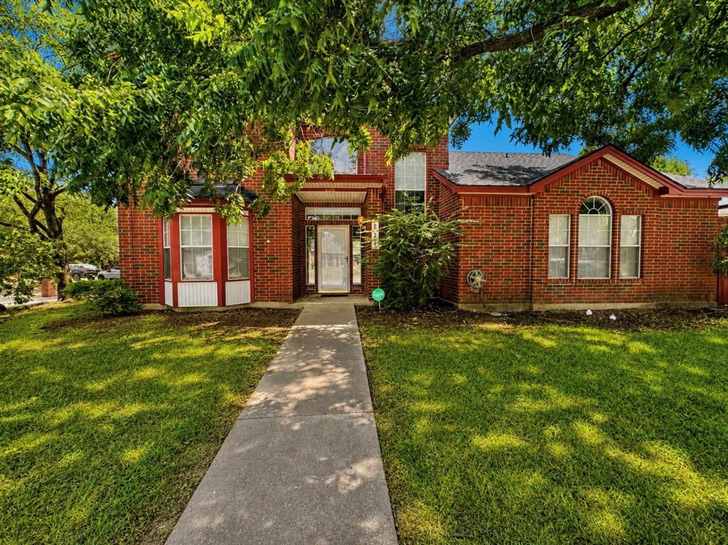 Photo of 824 Elm Falls Place, Mesquite, TX 75181 (MLS # 21346933)