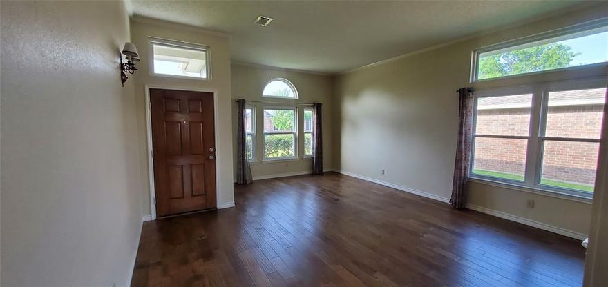 Beautiful 3 bedroom 2 baths 2 living areas, 2 dining areas and 2 car garage, with beautiful wood floors throughout formals and family room, Garden tub and separate shower in master, ample kitchen with custom 42 inch solid wood cabinets, eat in kitchen breakfast area. Good Credit and clean background is a must. Pets OK on a case by case basis, , NOT smoking permitted. Participant is related to Owner. All information herein deemed reliable but not guaranteed. Buyer and buyers listing participant to verify all info, including but not limited to: room sizes, schools, boundary lines, Square Ft, etc. before making any offers.