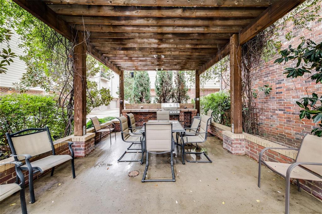 Ross Ave Brownstones - Residential