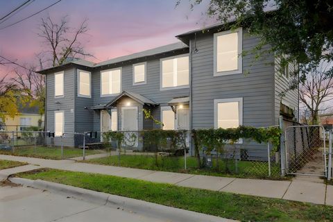 Photo of 1906 Grainger Street, Fort Worth, TX 76110 (MLS # 21134550)