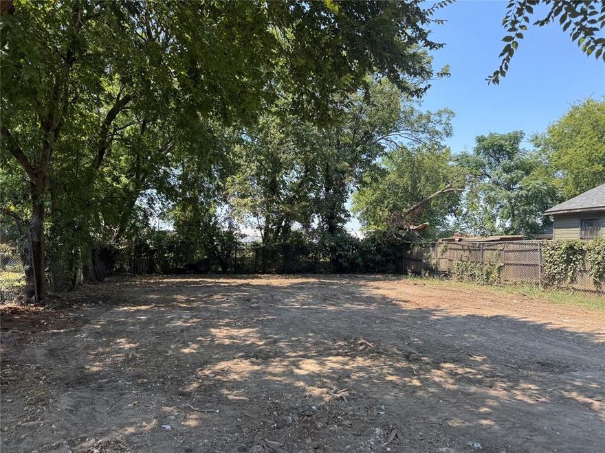 Prime South Dallas Lot – Cleared & Ready for Your New Build! Discover an incredible opportunity in the rapidly growing South Dallas area! This spacious cleared lot is ready for construction — no demolition needed. Surrounded by new builds and revitalized properties, this site is perfect for your dream home or next investment project. Located just 3 miles from Downtown Dallas, you’ll enjoy quick access to major highways, shopping, dining, and the vibrant energy of the city. Plus, the soon-to-open Halperin Park is just around the corner, offering a beautiful new community space for recreation and relaxation.
