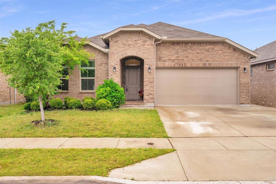 DR Horton Blanco floorplan and it's loaded! Preferred lender is giving temporary buy down at no cost at your end! The Blanco plan is a single story home that offers 4 bedrooms, 2 bathrooms and approx 2,014 sq. ft. of living space. As you enter the foyer, you'll pass two secondary bedrooms and a spacious secondary bathroom. A short hallway off the foyer leads to the mud room and the fourth secondary bedroom. Next you'll enter the kitchen which features stainless steel appliances with gas cooking range, granite countertops, butler pantry and a corner walk-in pantry. The large kitchen island overlooks the dining & living rooms with plenty of natural lighting. There's a convenient computer desk nook off the living room. The dining room leads out to the large covered patio.
The private main bedroom suite is located off the living room and features a walk-in closet, linen closet and a large walk-in shower with seat and ceramic tile surround. Additional features include: partial guttering; garage door opener; tankless water heater, full yard sod, landscaping and irrigation. Get a rate comparable to builder but for much less!