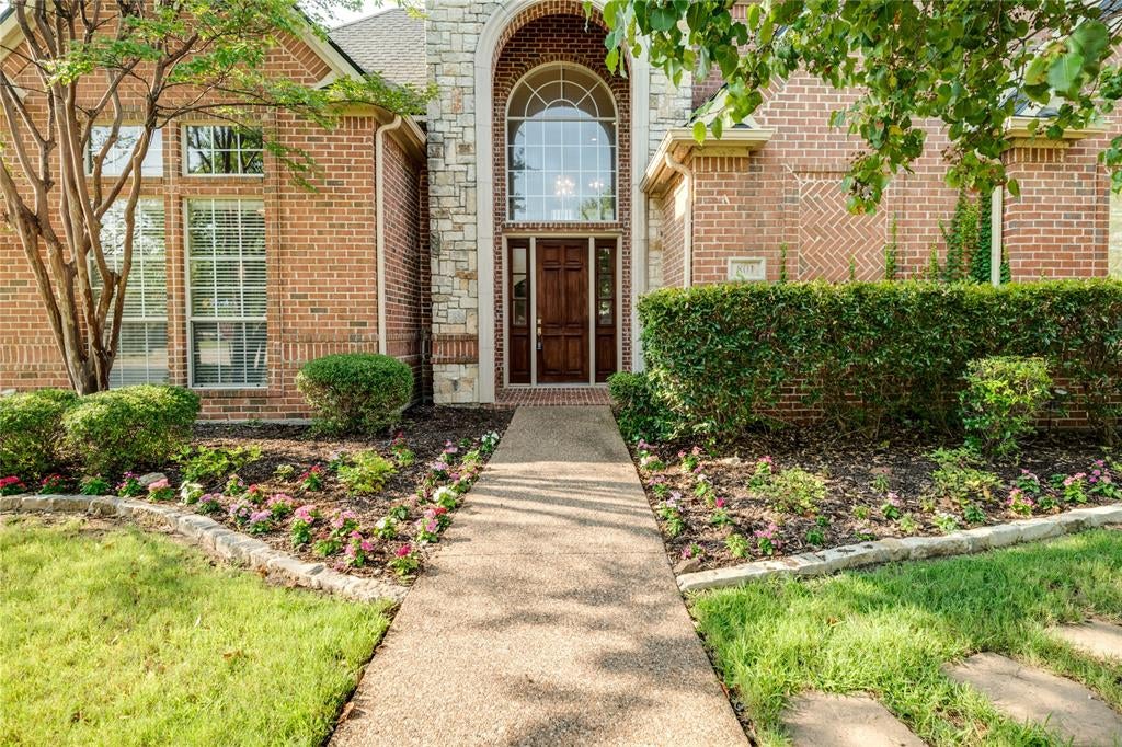 801 Camelot Court