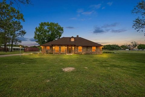 Photo of 130 Beasley Rd, Combine, TX 75159 (MLS # 21234129)