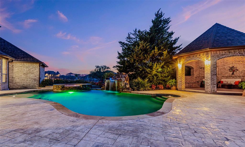 1049 Kingsbridge Lane