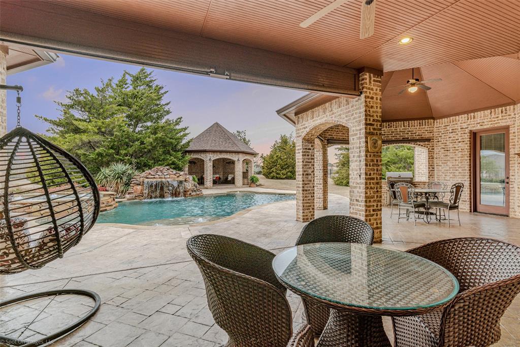 1049 Kingsbridge Lane