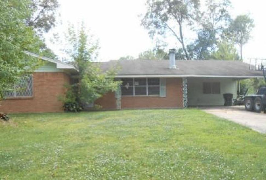 Great Opportunity to own this single-family home built in 1962 featuring 3 bedrooms and 1.5 bathrooms.  ***SPECIAL NOTES: (1) This is a CASH ONLY transaction. (2) Seller to pay Taxes, HOA, and Municipal and or Utility Liens. (3) Please read the Auction disclaimers carefully before placing a bid or submitting an offer. ***