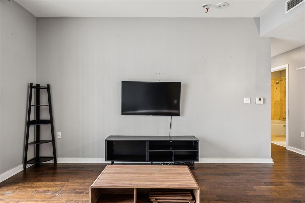 Metropolitan 1200 Main St Condo - Residential