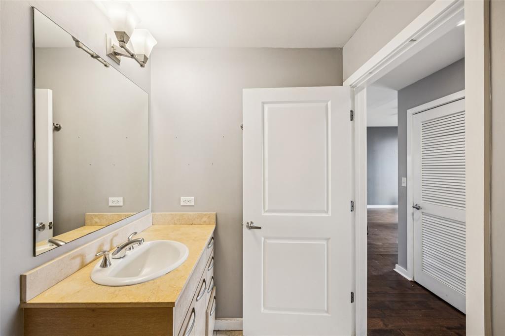 Metropolitan 1200 Main St Condo - Residential