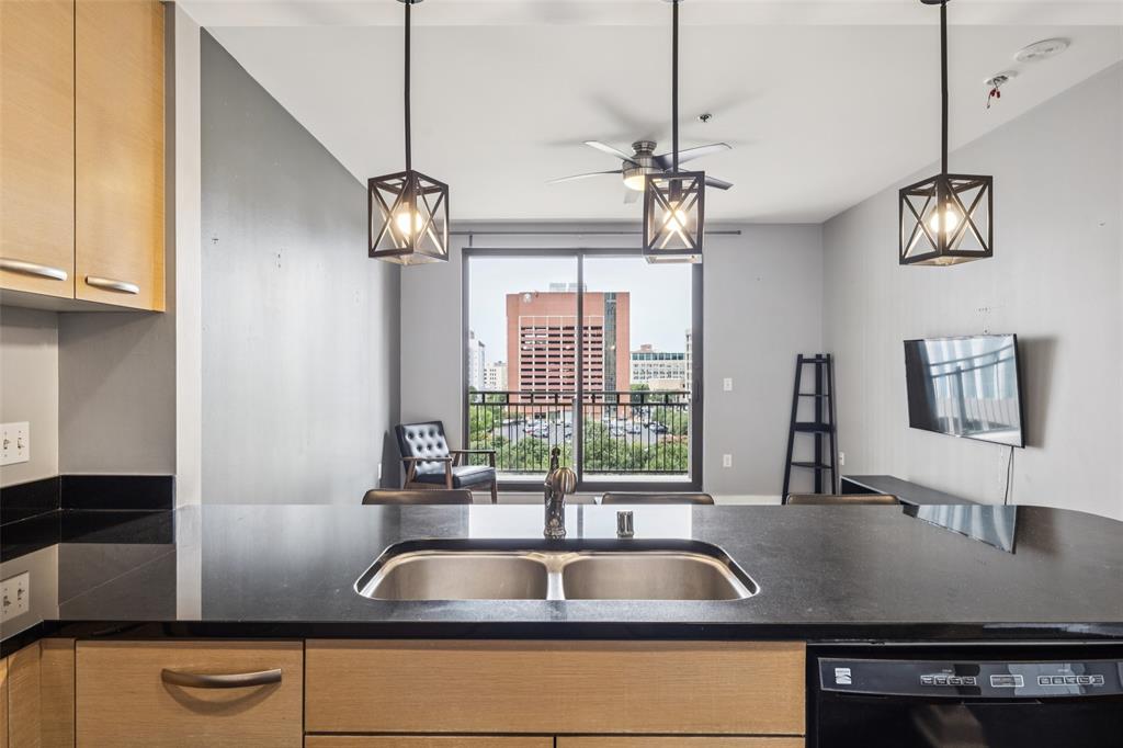 Metropolitan 1200 Main St Condo - Residential