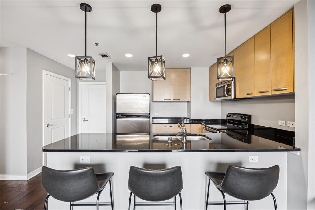 Metropolitan 1200 Main St Condo - Residential