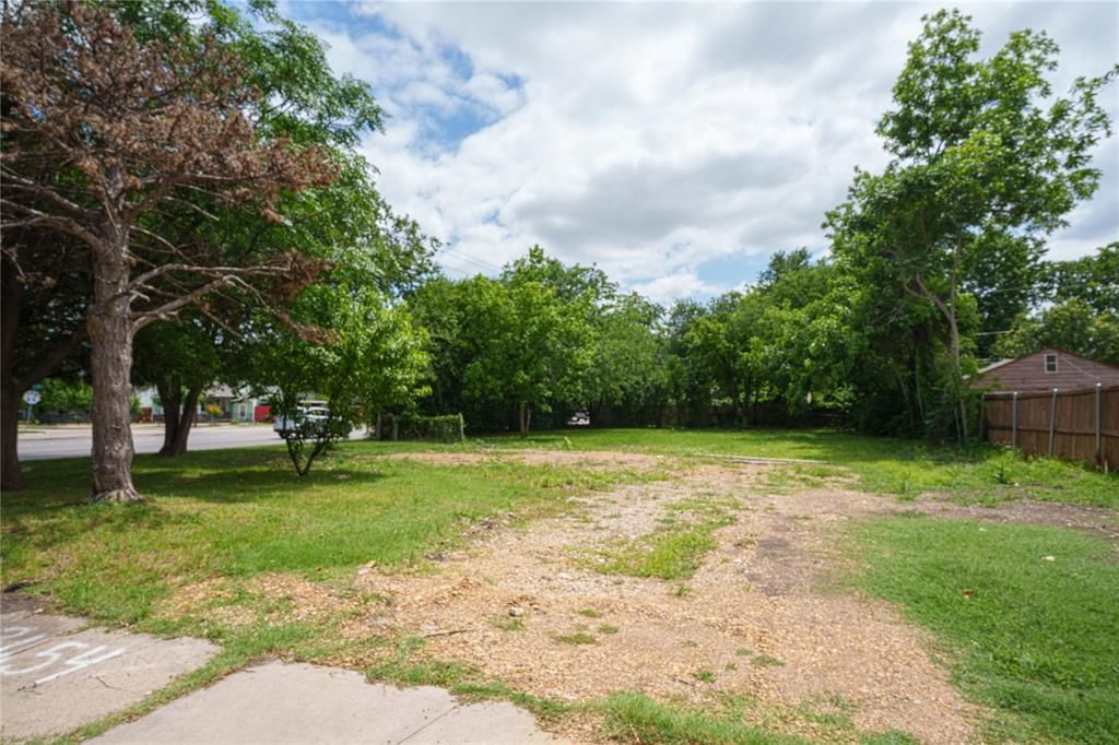 Photo of 3654 Fontana Drive, Dallas, TX 75220 (MLS # 21268776)