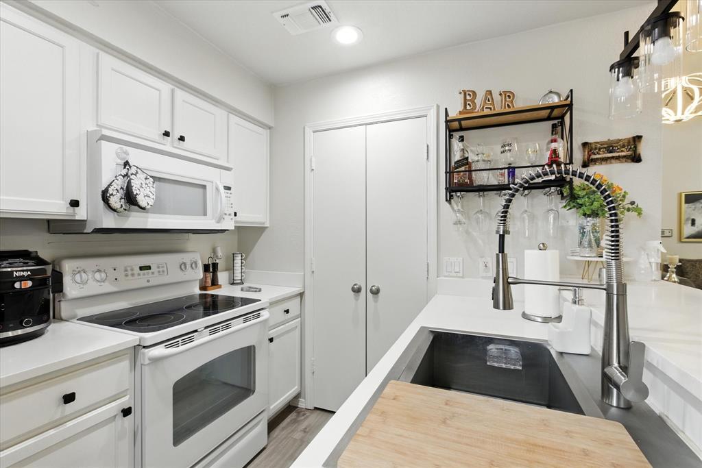 1463 Meadowood Village Drive