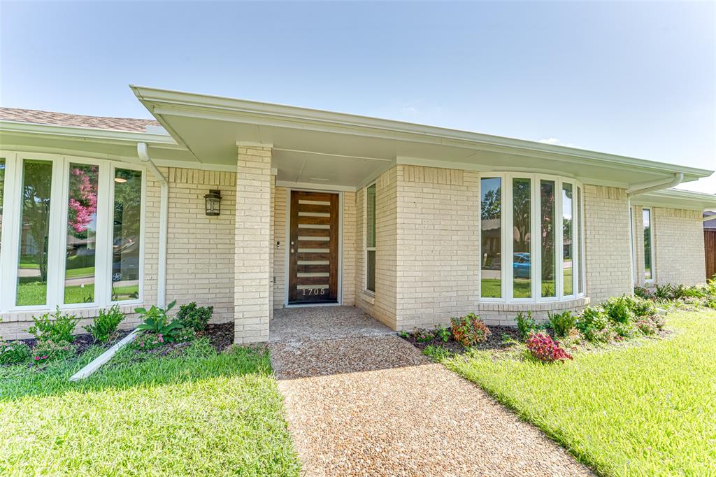 1705 Cross Bend Road