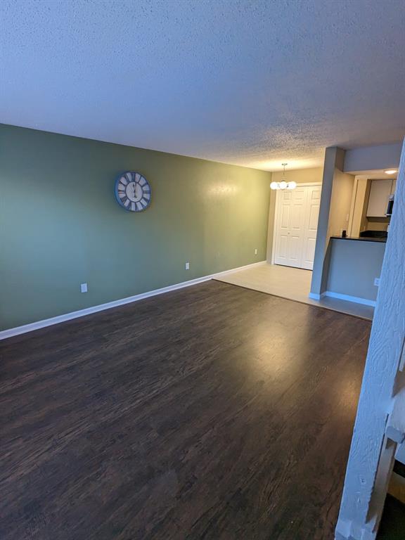 Country Condos Creek - Residential Lease