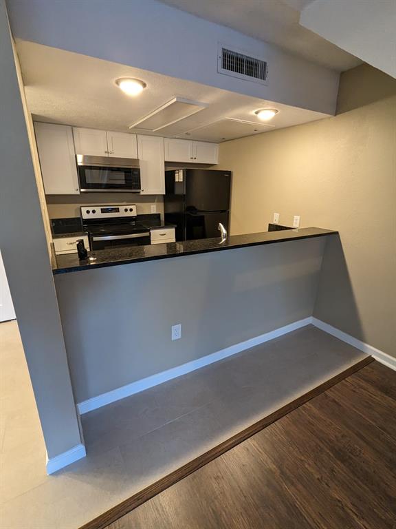 Country Condos Creek - Residential Lease