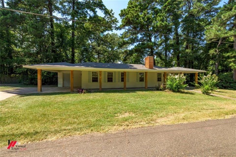 Photo of 1604 Top Bluff Lane, Shreveport, LA 71109 (MLS # 21350675)