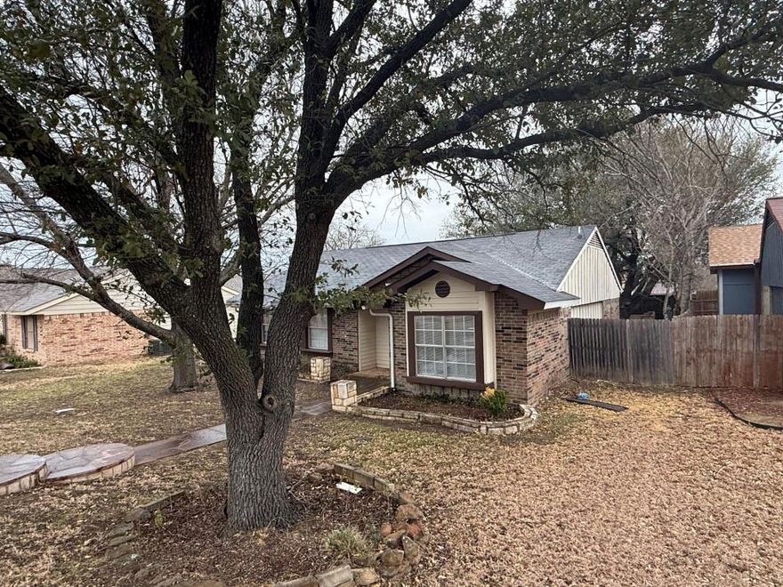 Welcome home!  This 3 bed, 2 bath home is waiting for you to come make it yours.  It is close to Home B Johnson Stadium, near Lake Ray Hubbard and has easy access to major roads. Come see it today
