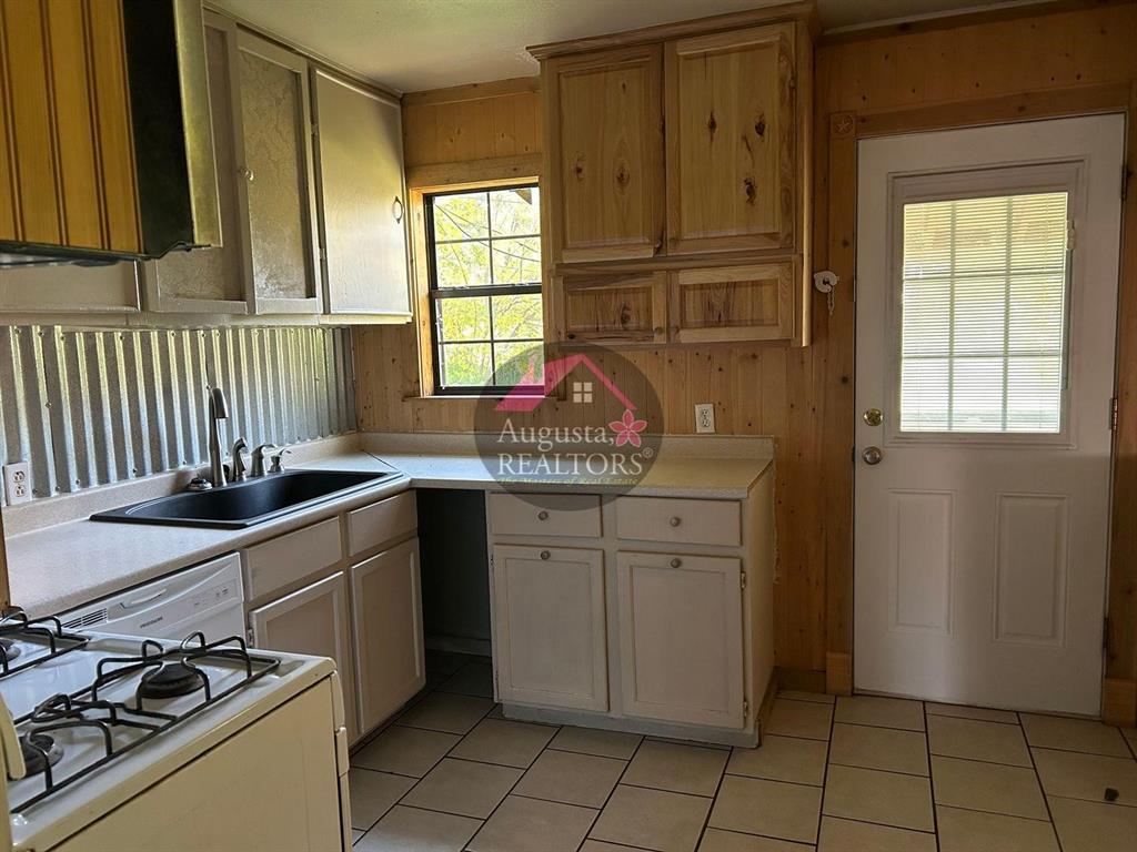 Raymond Thomason Of Hale - Residential Lease