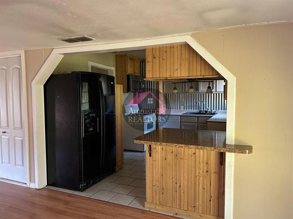 Raymond Thomason Of Hale - Residential Lease