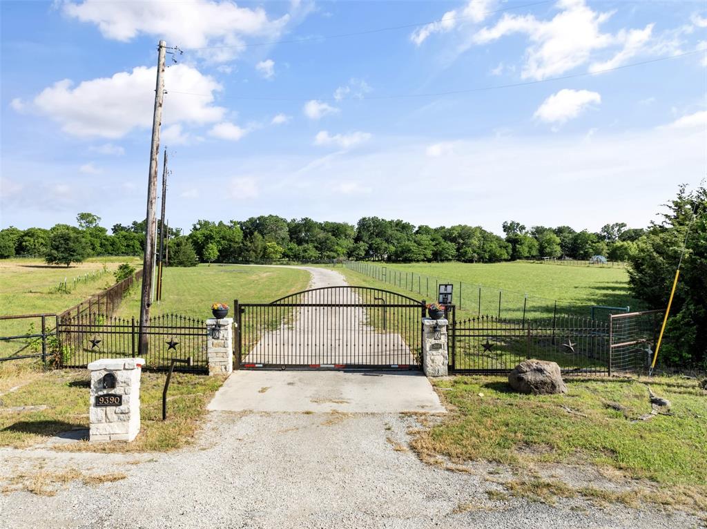 9390 Lakeridge Drive