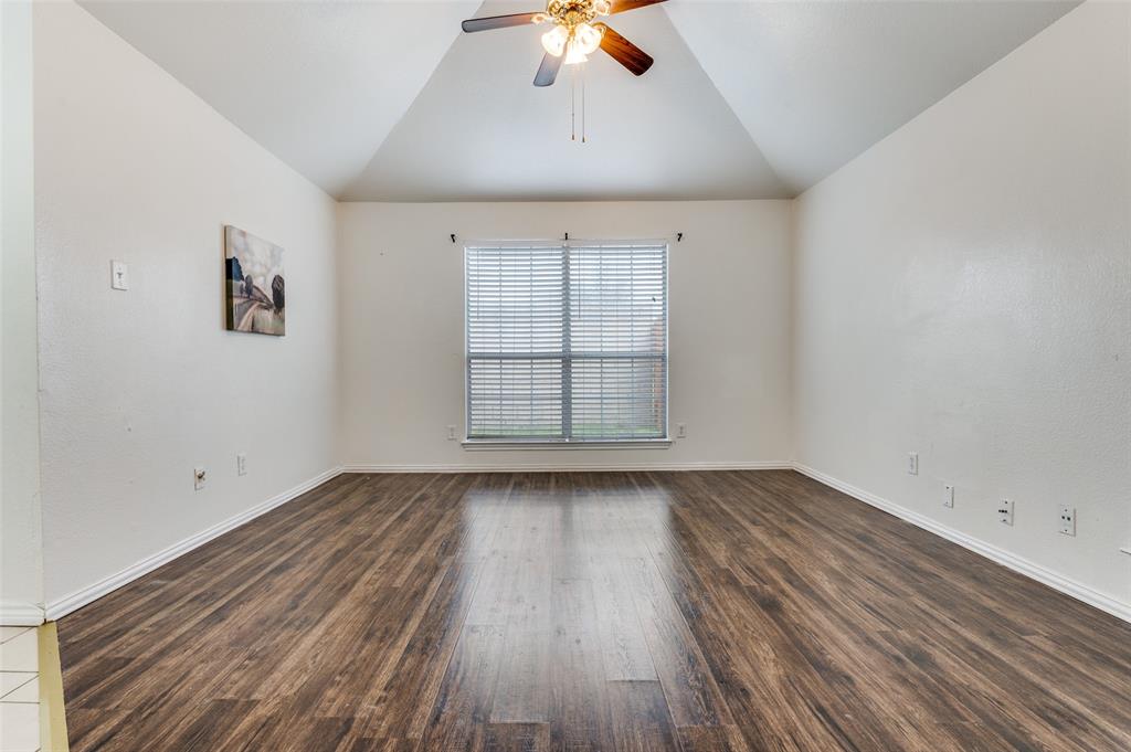 905 Fairbanks Circle