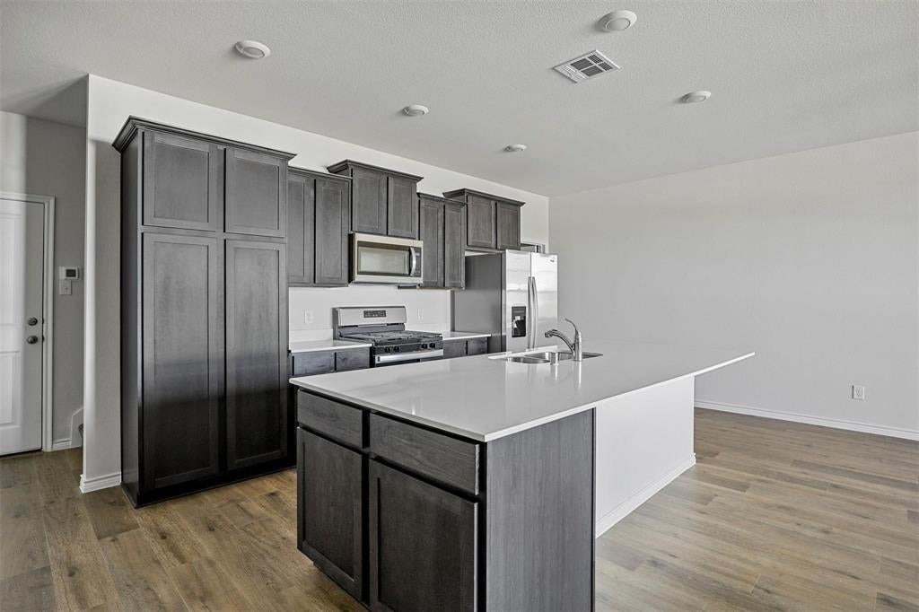 Photo of 1933 Buffalo Hill Drive, Mesquite, TX 75149 (MLS # 21330841)