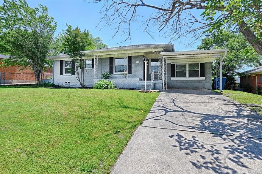 NO HOA! This remodeled, cute 3-bedroom home is nestled in the heart of Rockwall. It is walking distance to Downtown Shopping, Reinhardt Elementary School, and the adjacent park. The kitchen is granite with a double oven. Refrigerator and Washer & Dryer stay with the home! Ceiling fans are throughout, and there are Two Updated bathrooms. The large backyard has a sun deck and a detached outbuilding. There is a lot of storage and closet space. There is a huge utility room, and there is a room that can be utilized as a game room, office, or crafts room. Convenient to all coffee shops, fast food, and higher-end restaurants.