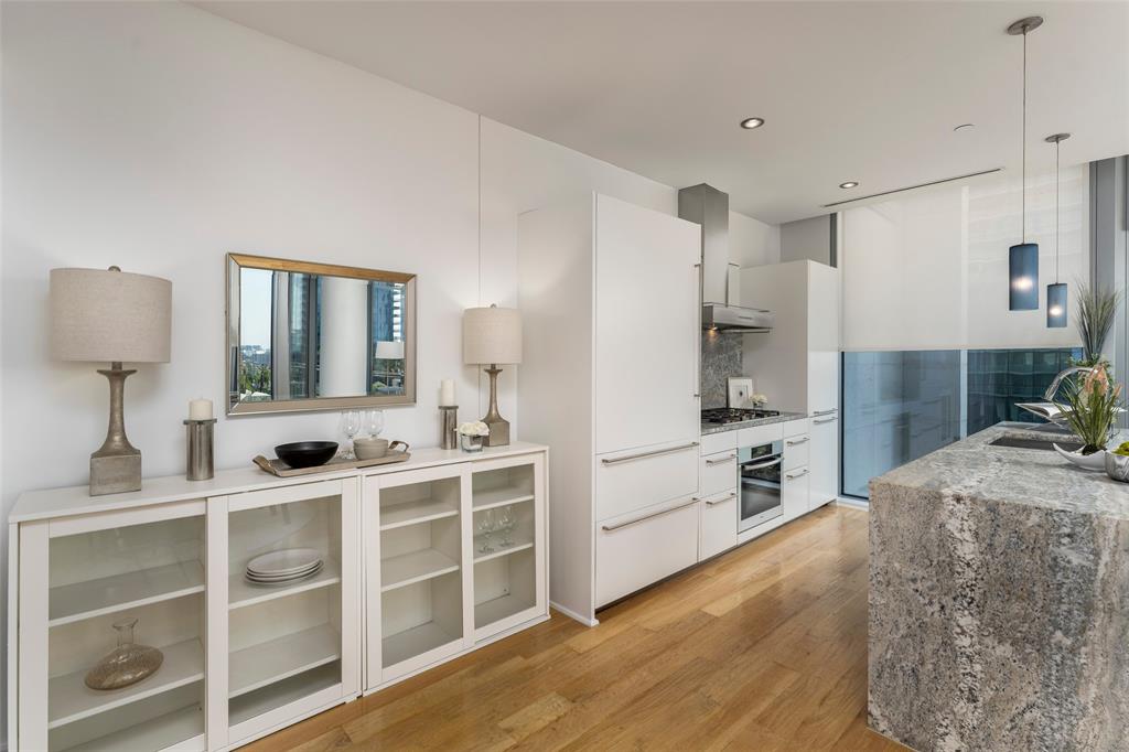 2900 Mckinnon Street 404