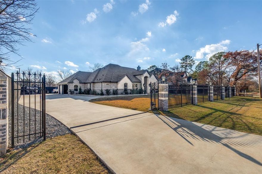 Stunning one-and-a-half-story home built in 2021, ideally located in one of Arlington’s most desirable areas—just 5 minutes from Lake Arlington.
This exceptional property offers 4 spacious bedrooms, 3.5 bathrooms, and a rare 3-car garage, all situated on an almost half-acre lot.
Designed with flexibility in mind, the private study can easily be converted into a fifth bedroom, while the upstairs fourth bedroom features its own full bathroom, making it perfect for a game room, guest suite, or multi-generational living. You’ll love the open-concept kitchen and living area, ideal for both everyday living and entertaining. The expansive backyard provides endless possibilities—plenty of space to create your dream outdoor entertainment area, add a pool, or design a custom sports court. The long driveway offers ample parking, a rare find in this area.
Homes built in 2021 on nearly half an acre in this prime Arlington location are extremely hard to find. This is a truly unique opportunity—and this home will not last long.