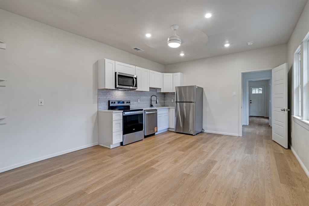 Eagle Ford Plaza 02 - Residential Lease