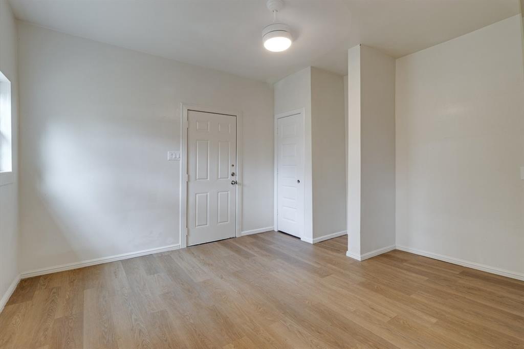 Eagle Ford Plaza 02 - Residential Lease