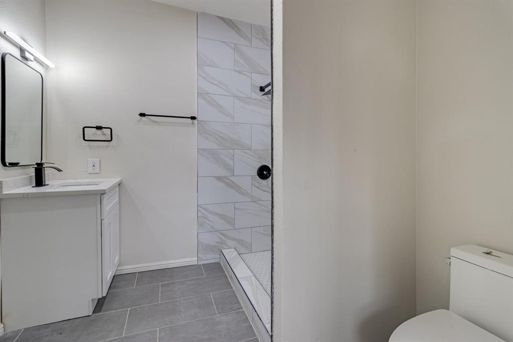 Eagle Ford Plaza 02 - Residential Lease