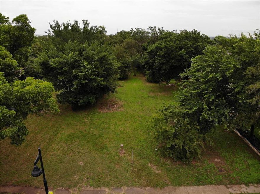 Huge lot on the Historic Southside of Fort Worth. Over 12,800 square feet(Survey available), perfect for a single-family home with an immense backyard, a guest unit, a detached garage, or anything your mind can imagine!