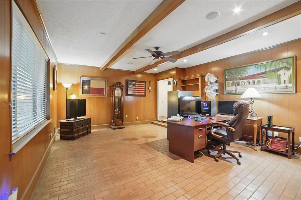 4548 Ivy Drive