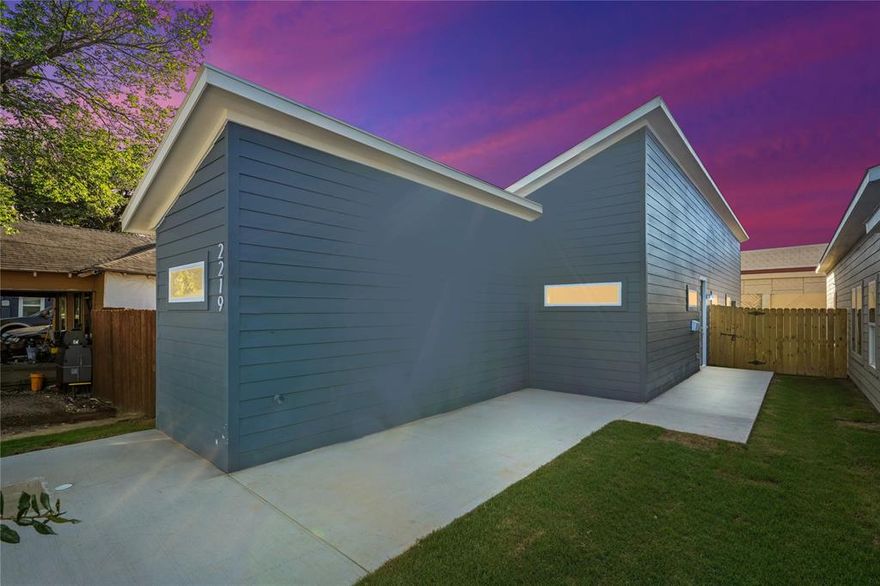 Come see this beautiful bungalow-style contemporary modern stunner! This brand-new home, only ten minutes from downtown Dallas, offers 3 bedrooms & 2 full baths! Walk into a light-filled open living area where stylish finishes and premium appliances shine. Relax in the welcoming living room that's connected to the beautiful kitchen—perfect for entertaining. The baths are equally as impressive with tasteful appointments, and modern design. Don’t miss your chance to see this stunning home—schedule a tour today!