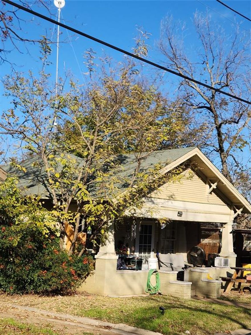 Located just minutes from the revitalized downtown area and the famous Crazy Water Hotel. This home offers a unique opporrtunity Great first home or investment property. Current tenant is month to month.