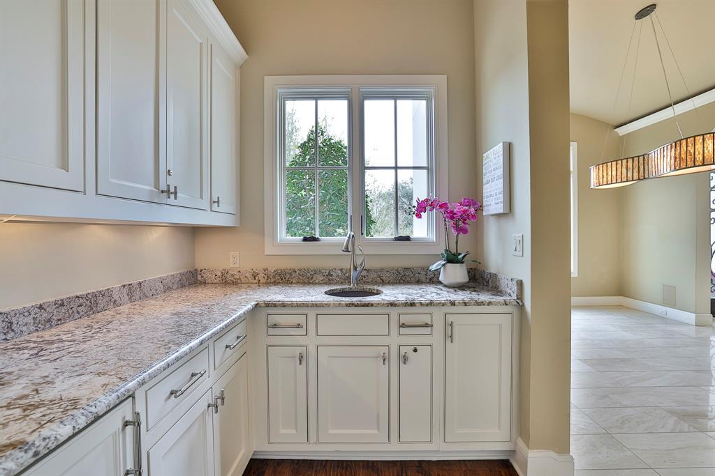 7001 Oakmont Terrace