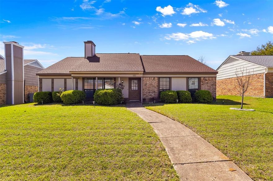 Welcome to move in - ready 206 Southerland Drive in the heart of Mesquite! 
Conveniently located near major highways, shopping, dining, and schools, this home offers easy access to everything Mesquite and the greater Dallas area have to offer.